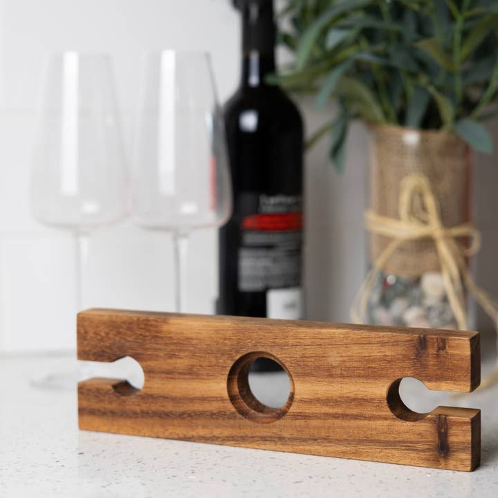 Fox Run Brands – Suporte de vinho por atacado – Suporte para Copos de Vinho em Madeira de Acácia Ironwood para Garrafas de Vinho4