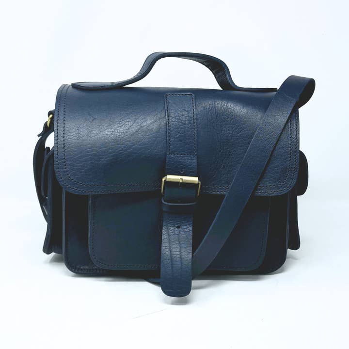 Blauwe leren cameratas voor wholesale door Artisan Stories