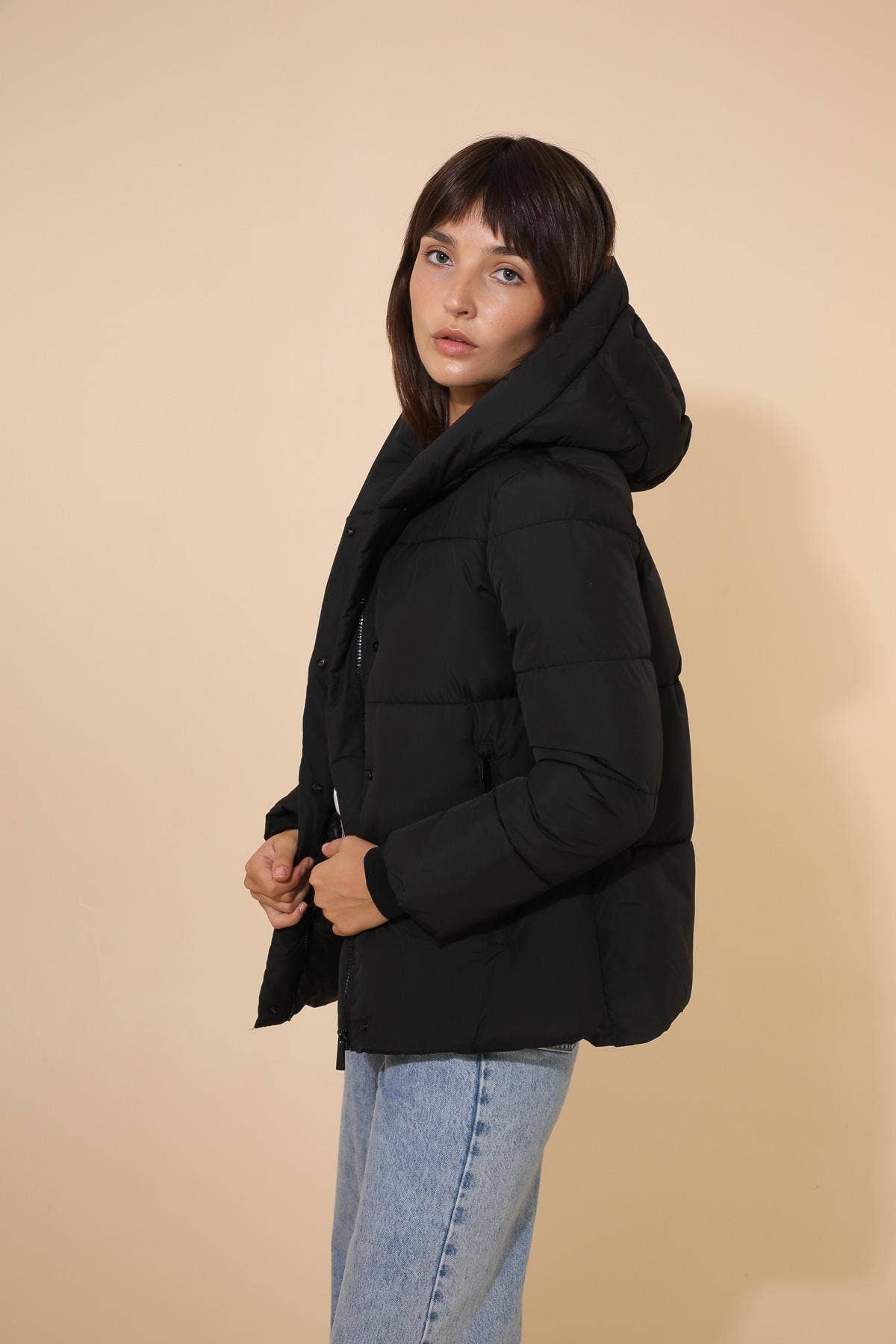 Attrait Paris - Wholesale Puffer Jacket - Women's - Short hooded jacket with side edges10