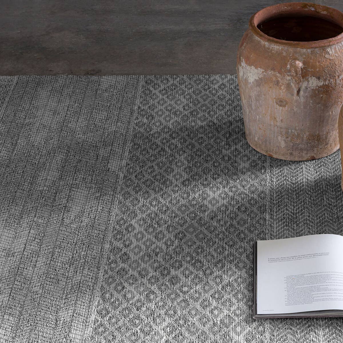 grey Decorative carpet NILO for wholesale on Faire2