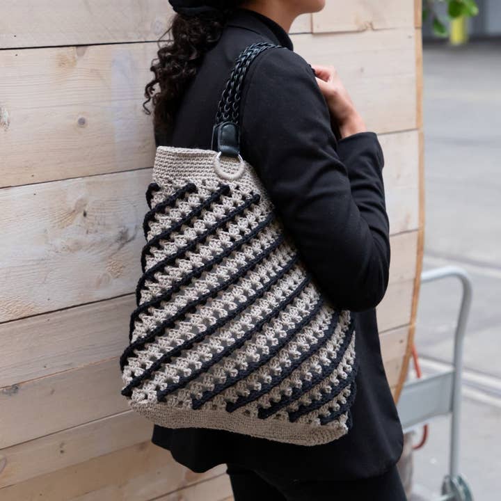 DIY Crochet Kit Kuala Lumpur Bag Taupe for wholesale by Hoooked Yarns