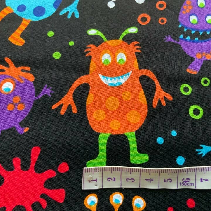 Kims Crafty Corner - Venta al por mayor Tela - Tela de monstruo negro, tela de animales para niños2