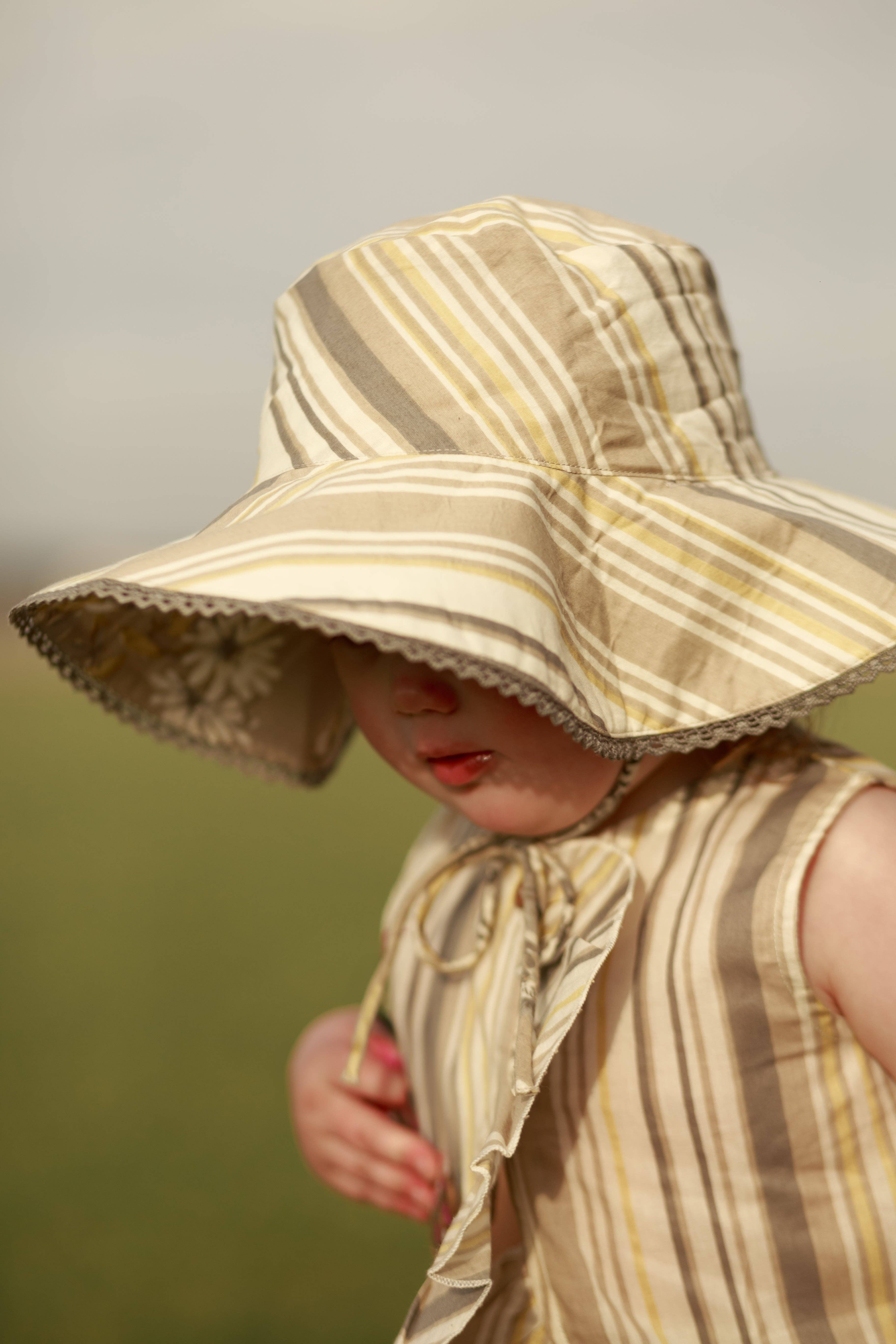 Yo Baby - Wholesale Sun Hat - Kids - Reversible Brown Floral & stripe Kids' Sun Hat with Lace Detail8