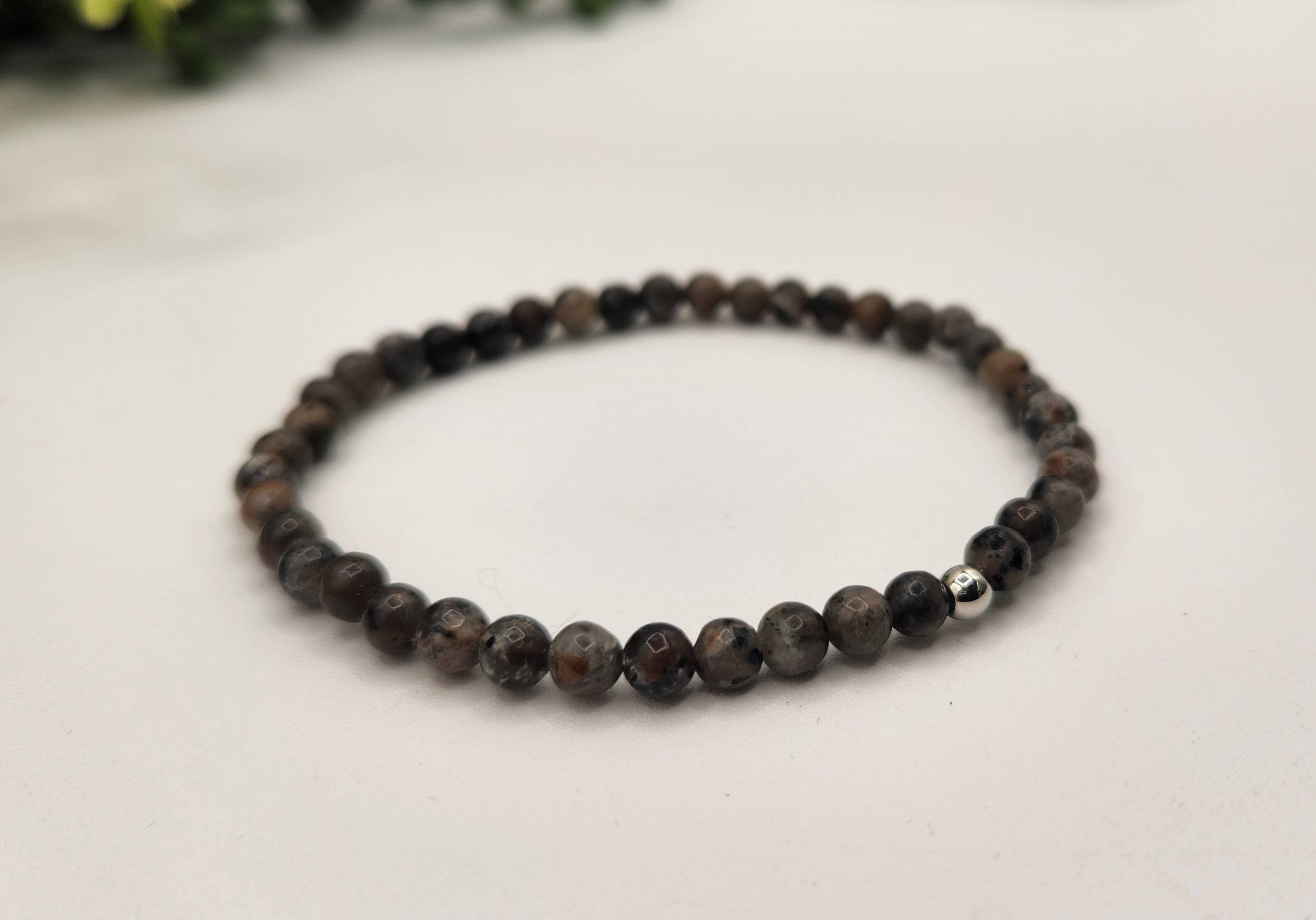 Meraki Gemstones - Wholesale Armband met kralen - Yooperlite rekbare edelsteenarmband 4 mm (UV-reactief)5