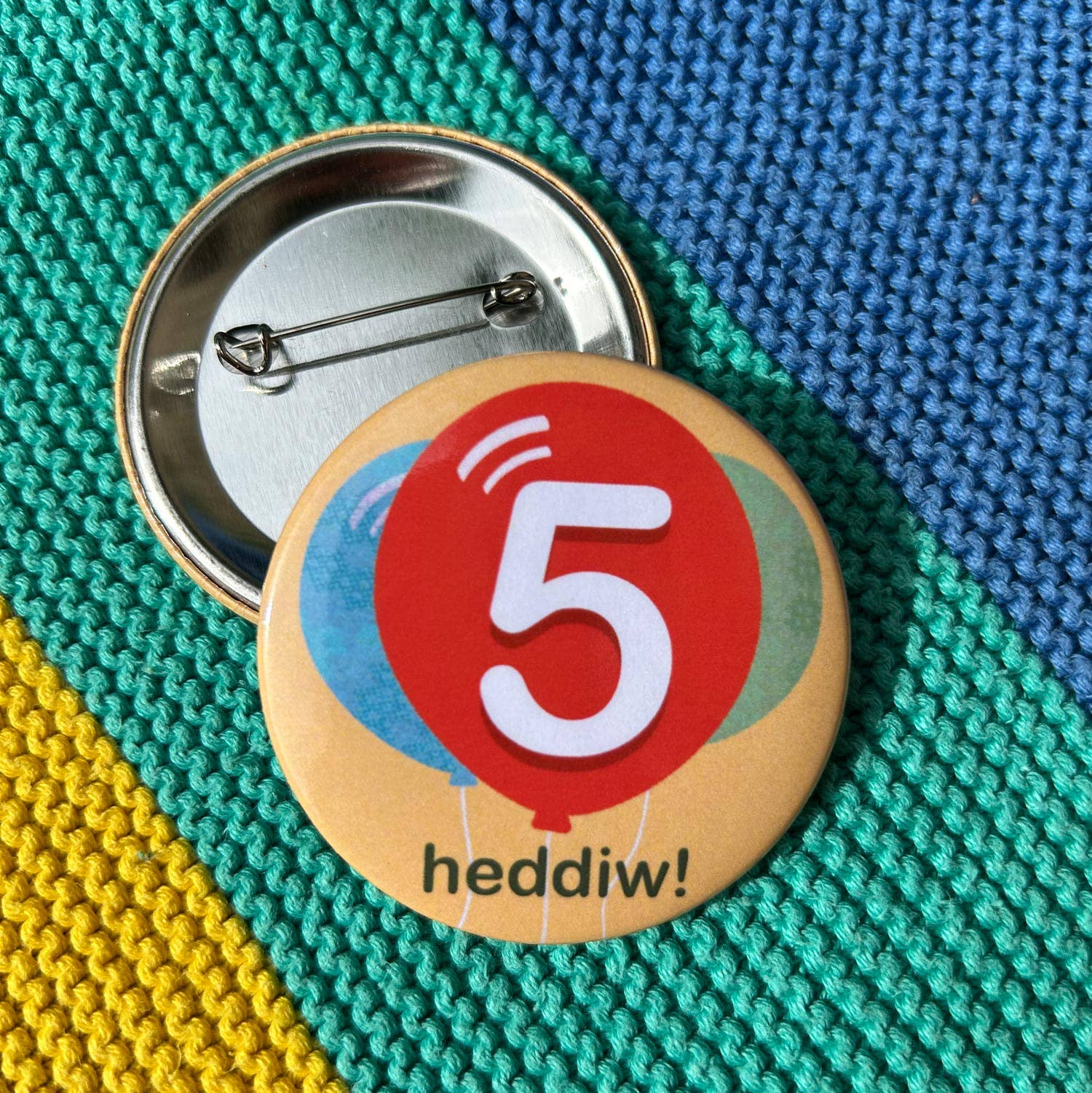 The Welsh Gift Shop - Wholesale Lapel Pin/Button - Badge / Pin  - Penbwlydd Hapus! Happy Birthday! Choose Age4