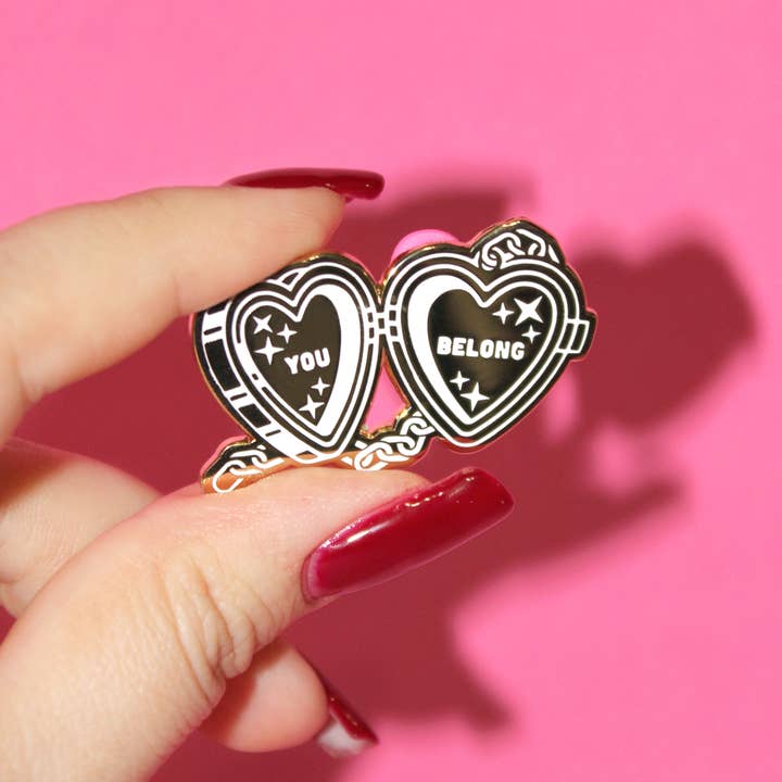 Épinglette d'autonomisation de l'amour de soi « You Belong » pour la vente par New Heights Studio