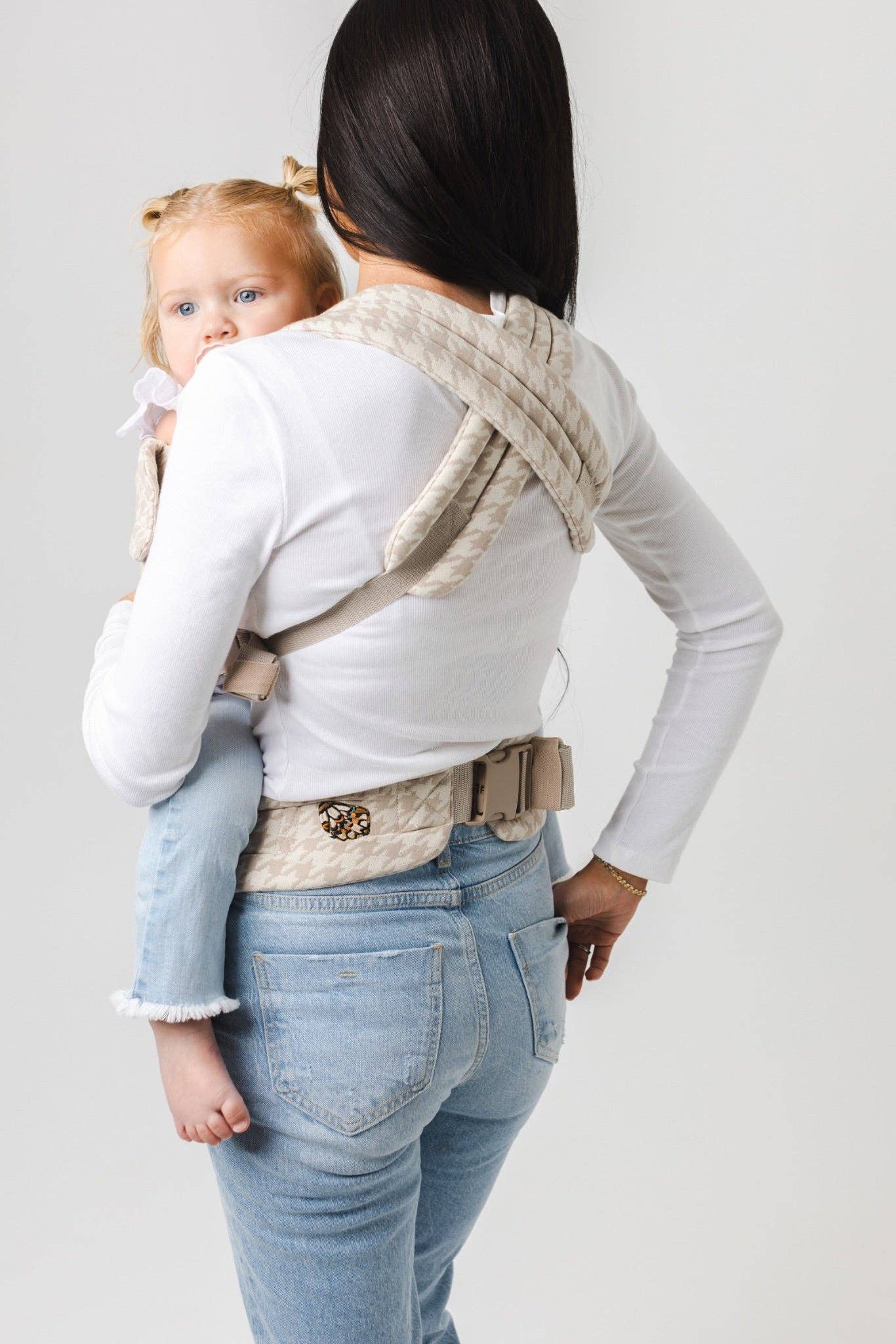 Mabē Baby Carriers - Wholesale Baby Carrier - The Monarch Carrier - Houndstooth4