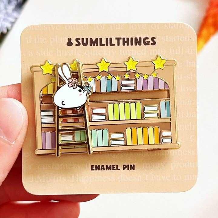 Pin de esmalte - Estantería (Deslizador interactivo) para venta al por mayor de SumLilThings