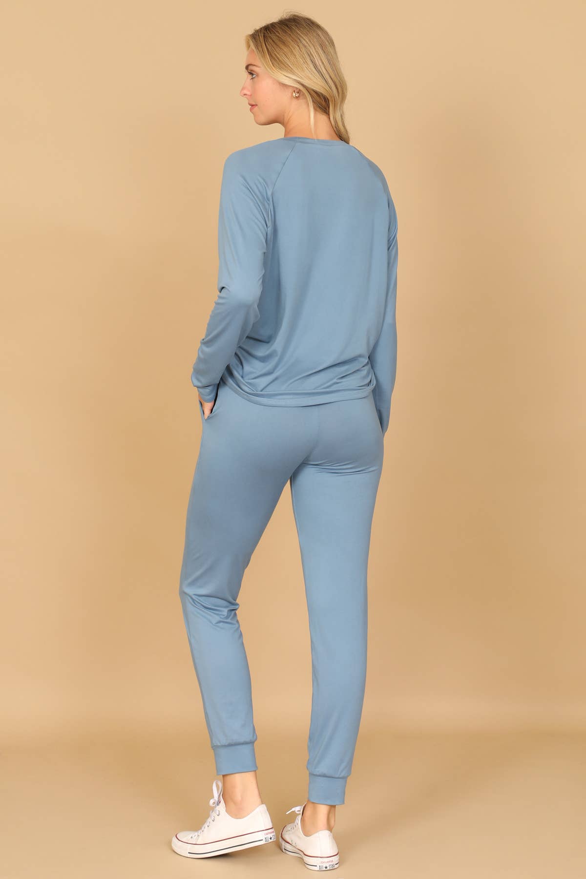 You & Me - Vendita all'ingrosso Pantaloni sportivi/da jogging loungewear - Donna - Set maglia a maniche lunghe e joggers taglie forti YMP40001XV con cintura da annodare.4