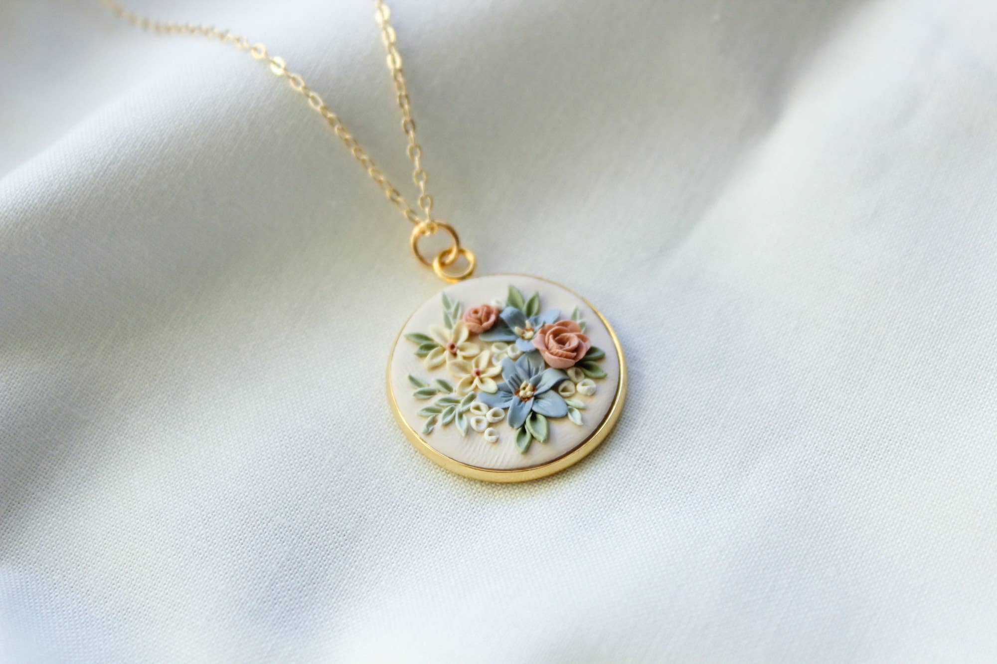 The Watermark Design - Wholesale Pendant/Charm Necklace - Vintage Lace Wildflower Bouquet Necklace3