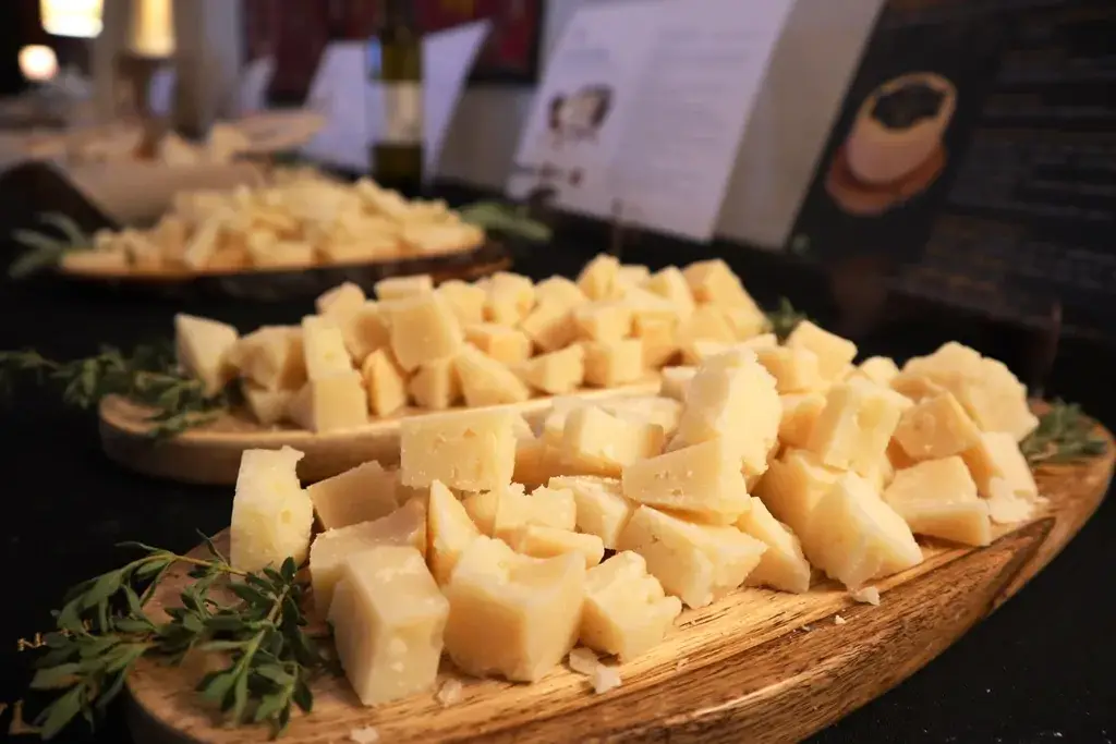 CORSEVILLA - Wholesale Cheese - Gran Reserva old goat cheese6