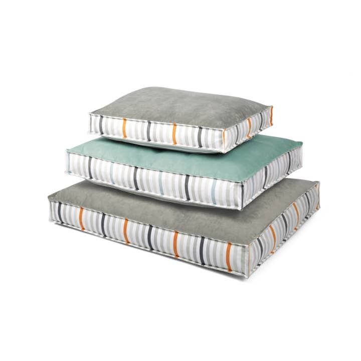 Lit Boxy Seaside pour la vente par P.L.A.Y. Pet Lifestyle and You