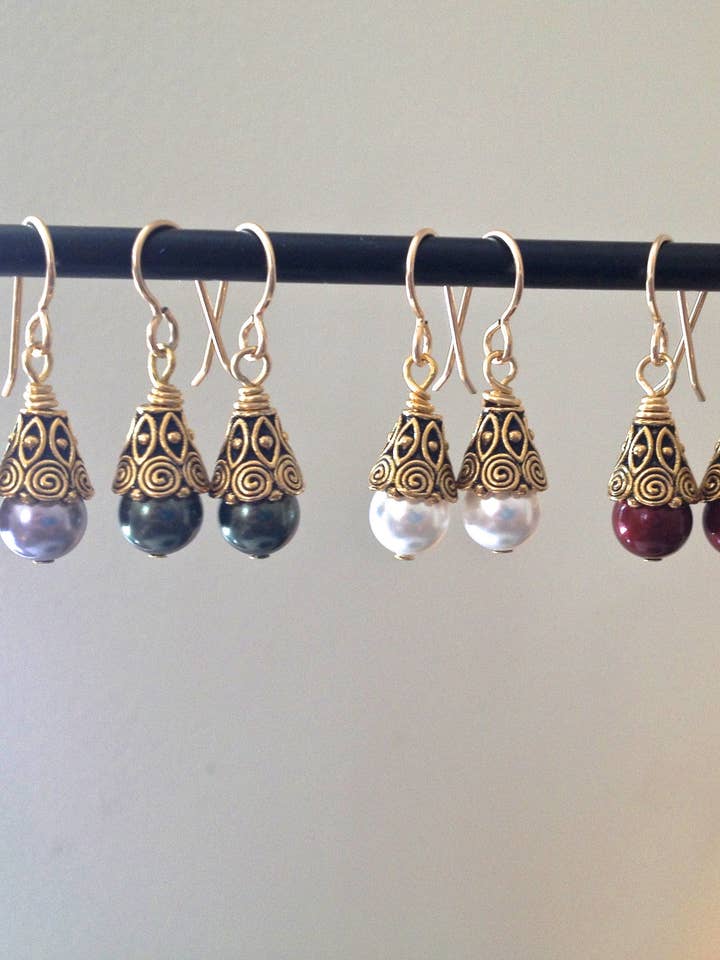 Boucles d'oreilles en spirale celtique - Perles de cristal pour la vente par Gayatri Designs Jewelry