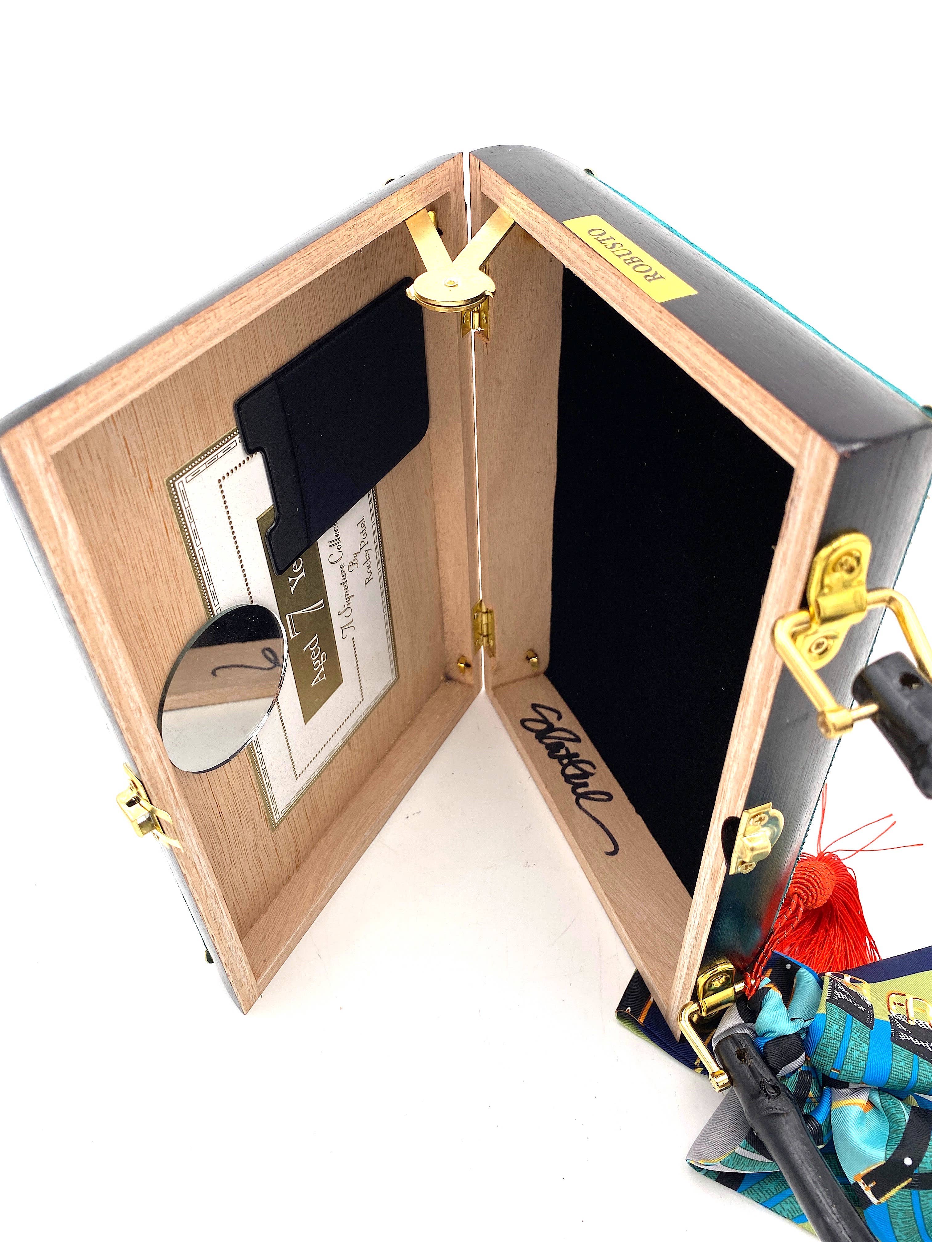 Darling and Company – Großhandel Henkeltasche – Damen – Shoji in blauer Tasche4