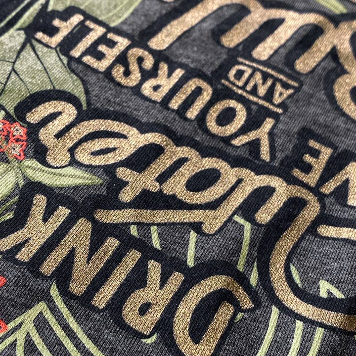 Variegate Design – Engroshandel T-shirt med print - Dame – Drik vand, Elsk dig selv, Og køb den forbandede plante.2