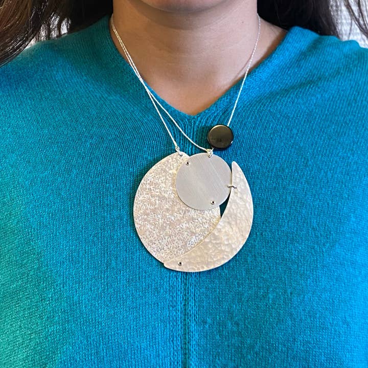 FULL MOON Delikat, Lätt Fokalhalsband med Onyx från Lunar-kollektionen för wholesale av Chick Boss LLC