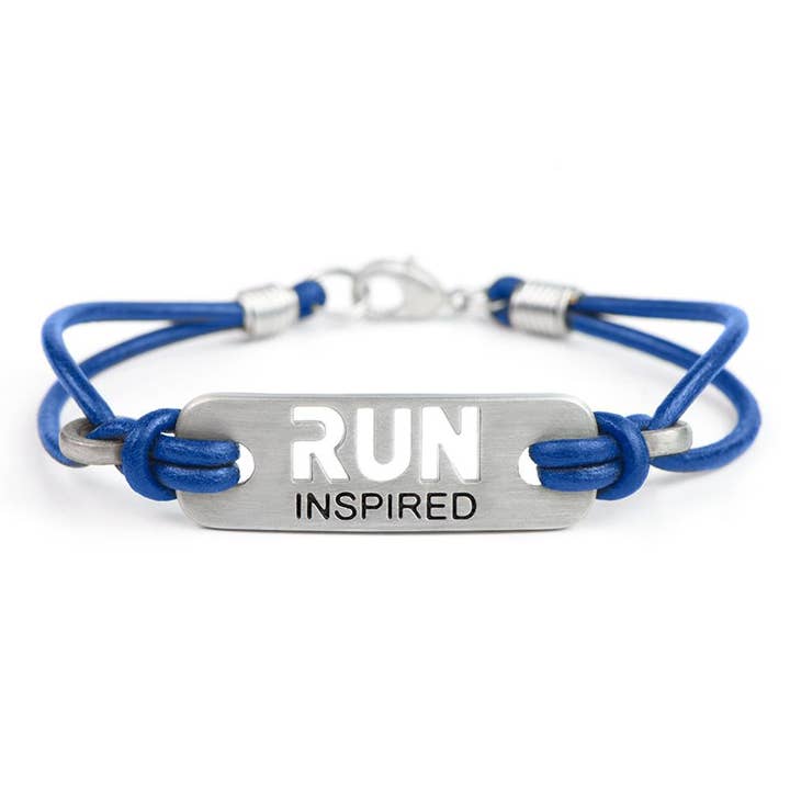 RUN INSPIRED hardlooparmband - blauw of zwart leer voor wholesale door ATHLETE INSPIRED, Inc.