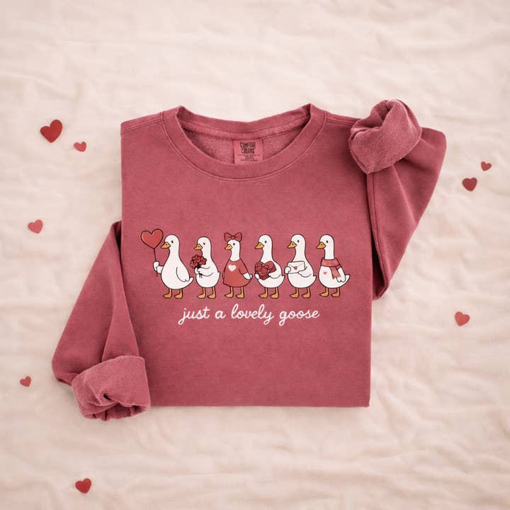 KNOTS + NOOK - Wholesale Graphic Sweatshirt - Women's - LOVELY GEESE SWEATSHIRT