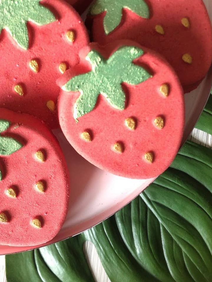 Bombe de bain fraise pour la vente par Fizz Soakery