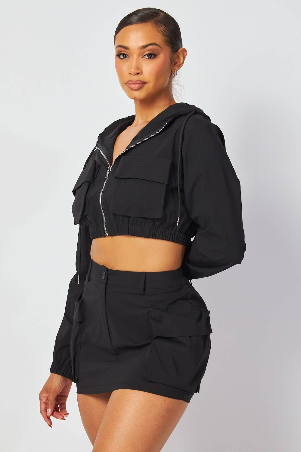Hot & Delicious – Engroshandel Top- og nederdelsæt - Dame – Elena Hoodie Crop Jacket & Cargo Mini Nederdelsæt (HGC10247)1