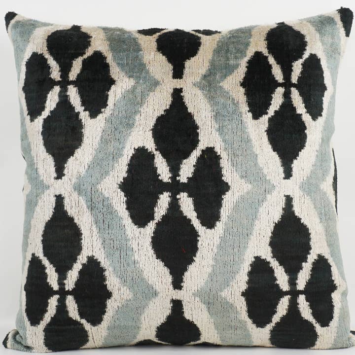 TAIE D'OREILLER EN SOIE/VELOURS IKAT, 20 x 20 pouces, fabriquée à la main pour la vente par MD Home