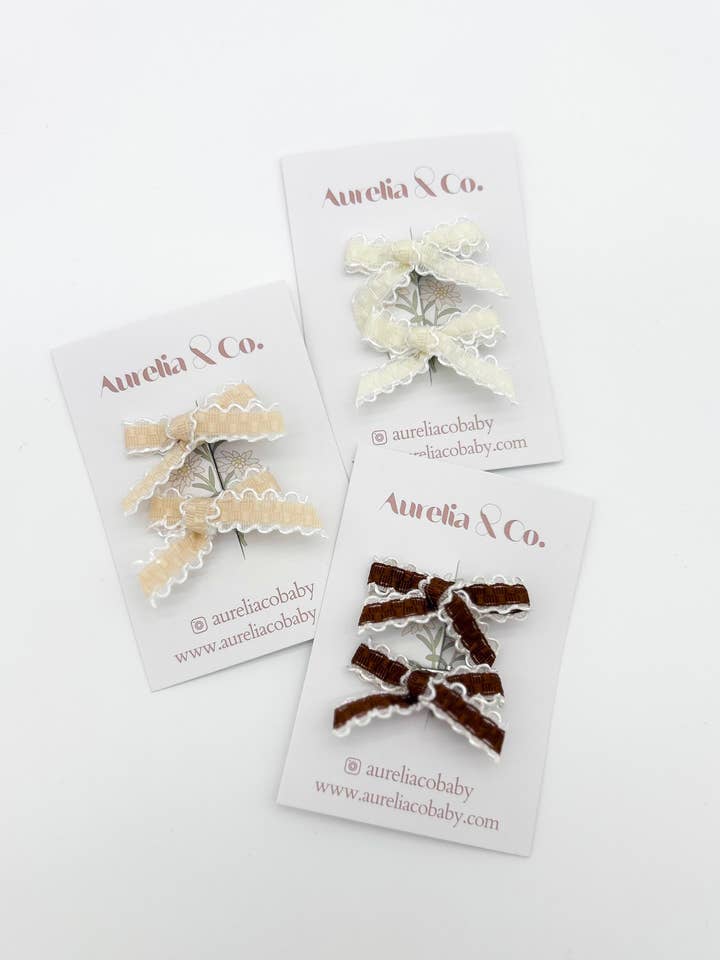 Mini laços de cabelo com acabamento em renda para bebés/crianças pequenas por atacado de Aurelia & Co. Baby