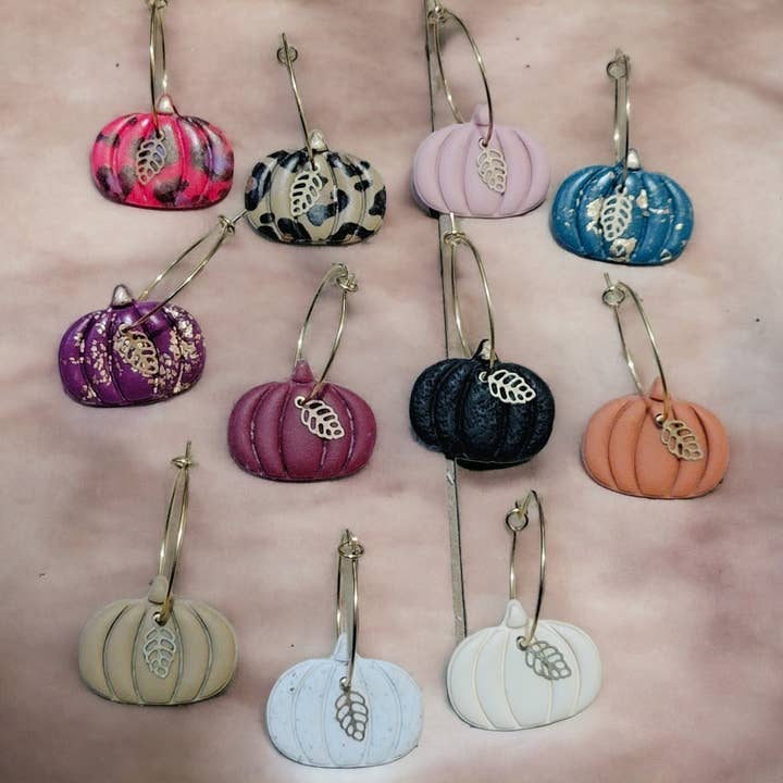 Pendientes de arcilla de calabaza | Pendientes de aro de calabaza para venta al por mayor de Knotty4Klay