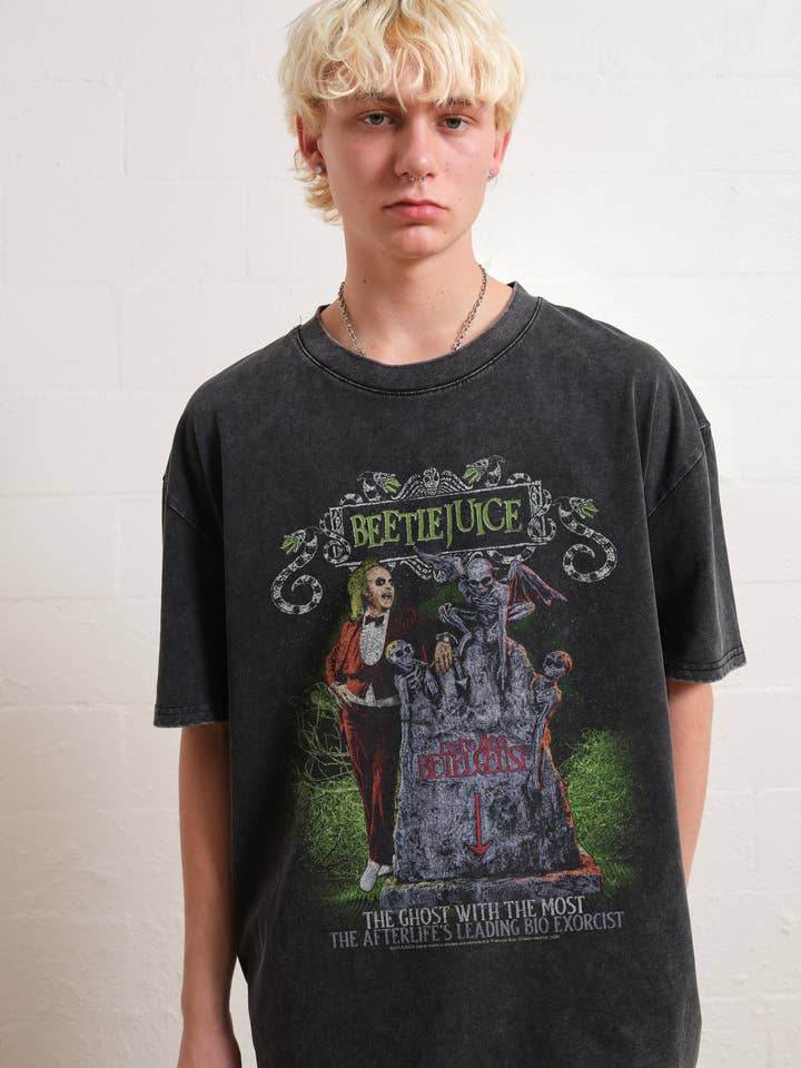 T-shirt oversize Beetlejuice Lies Here per la vendita all'ingrosso da parte di Threadheads