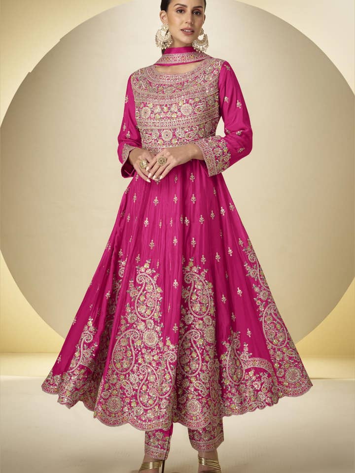 Roze Chinon Zijde Kameez Met Broek Voor Indiase & Pakistaanse Bruiloft Festival - Pailletten & Draad Borduurwerk voor wholesale door HATKE BRIDE