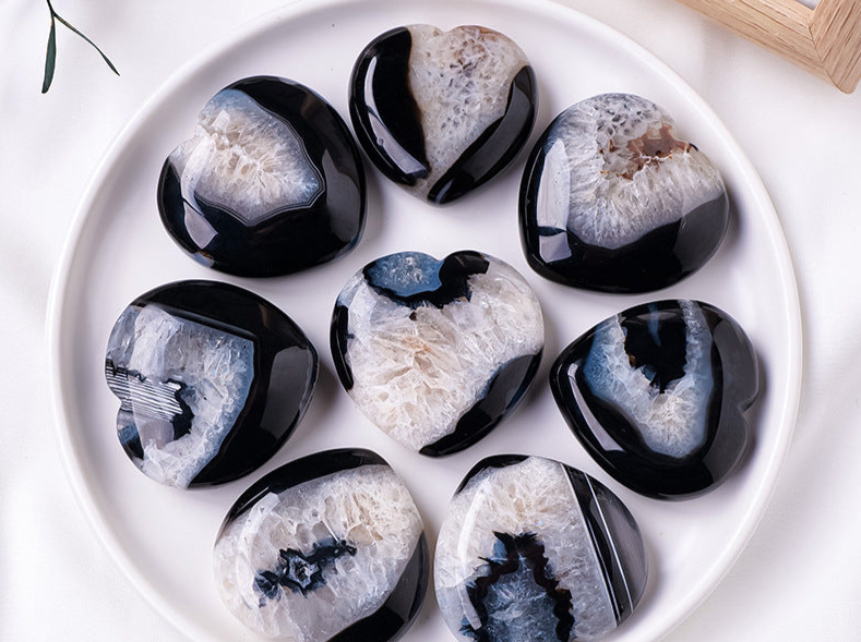 Moon Rituals - Vente Pierre et cristal de spiritualité - Cœur en agate noire : Embrassez la force, la protection et l'équilibre intérieur, cadeau de Noël en cristal3