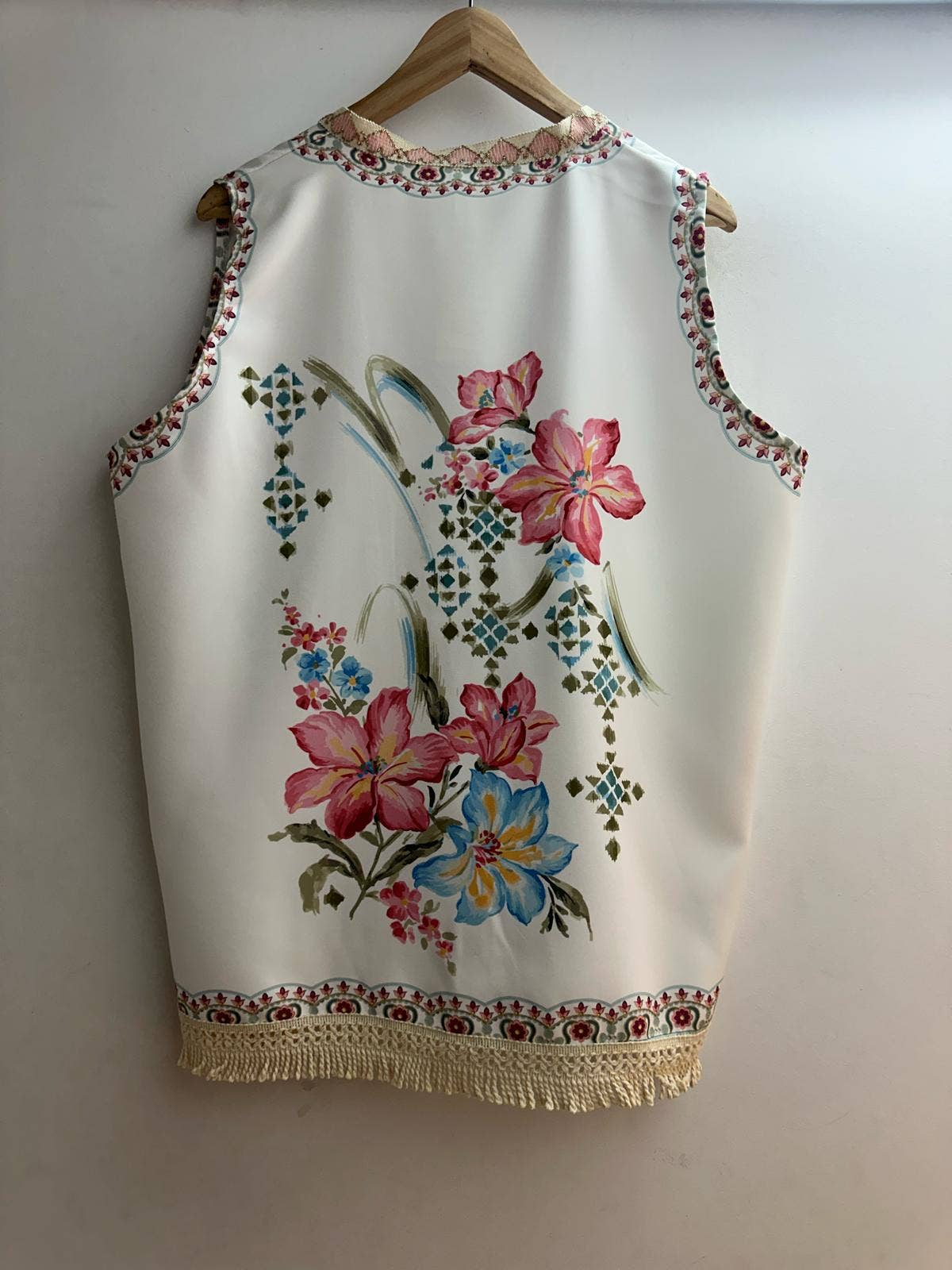 LORIANE – Großhandel Oberbekleidungsweste – Damen – Bedruckte Weste mit Bordüre, Einheitsgröße4