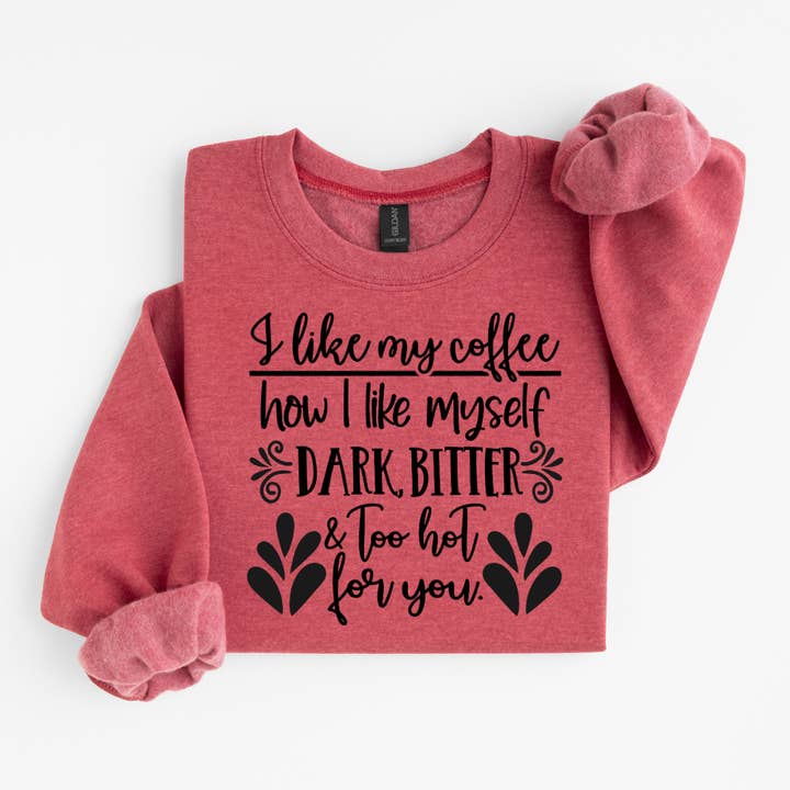 Jeg kan lide min kaffe, som jeg kan lide mig selv, mørk sjov sweatshirt for engroshandel hos Simply Spoken Apparel