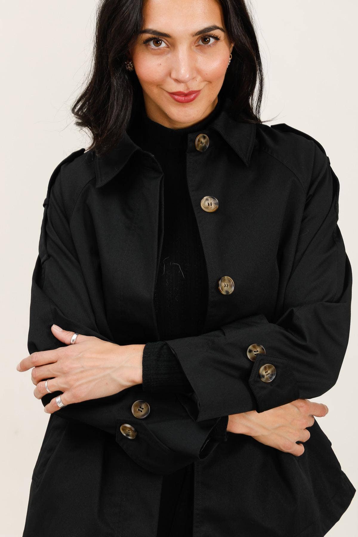 Attrait Paris - Vendita all'ingrosso Trench - Donna - Trench coat corto con bottoni invisibili17