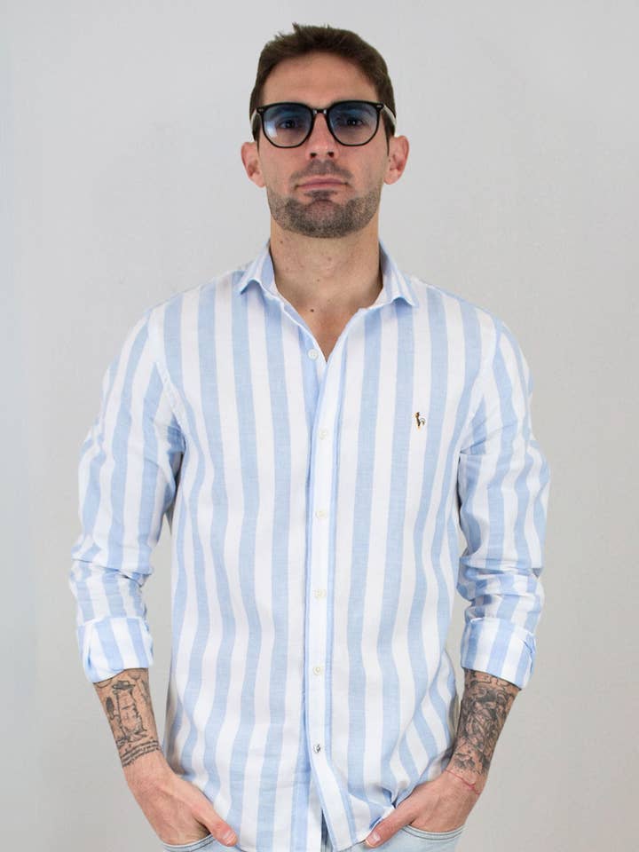 Camicia con lino a righe celesti per la vendita all'ingrosso da parte di Patadegayo