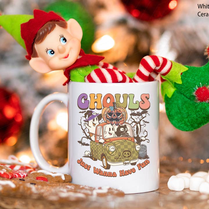 Mug rétro Ghouls Just Wanna Have Fun, tasse d'Halloween en forme de citrouille pour la vente par NVC Ecommerce LLC