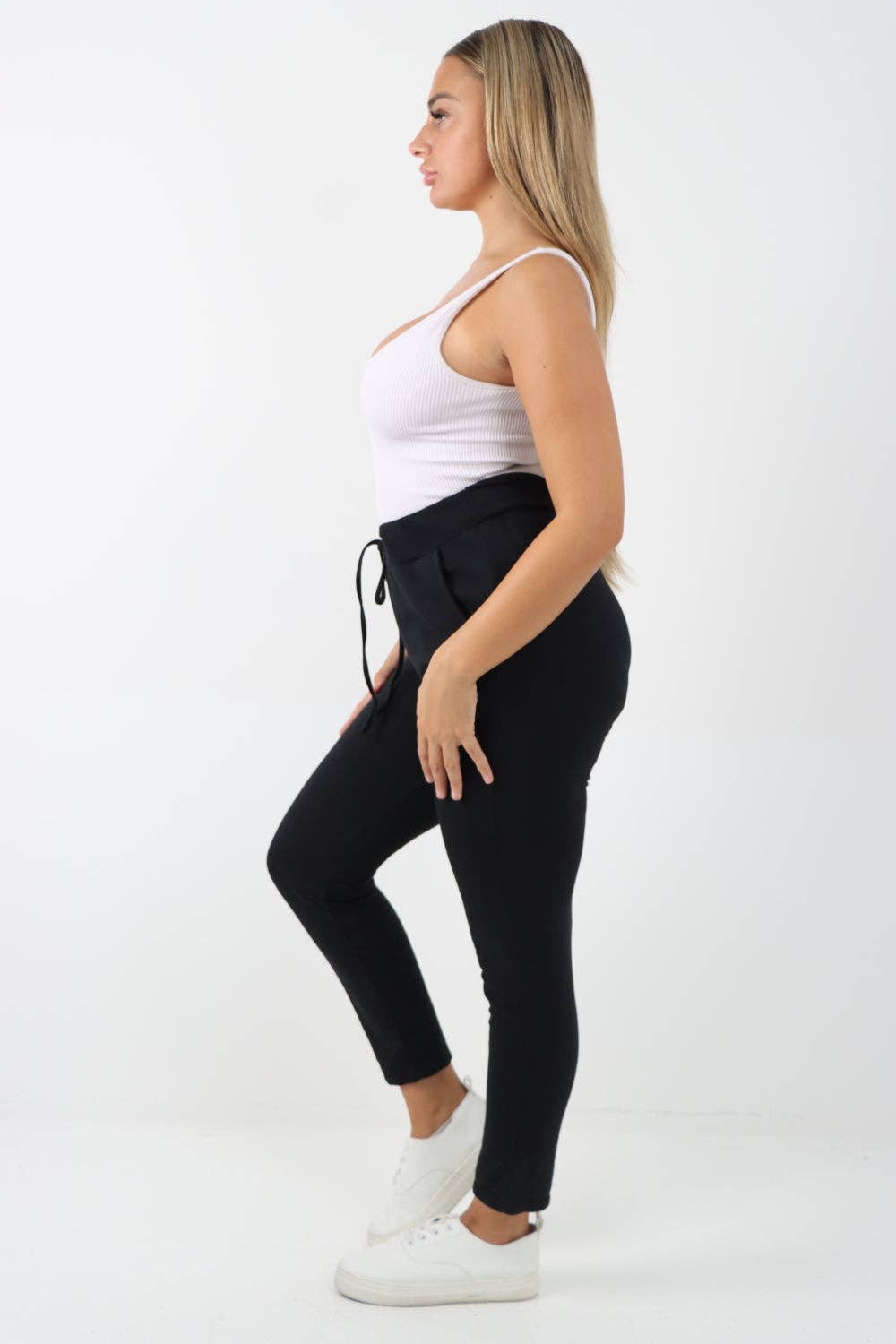 Miss Bold – Großhandel Lounge-Trainingshose/-Jogginghose – Damen – Italienische schlichte Basic-Jogginghose mit Kordelzug7