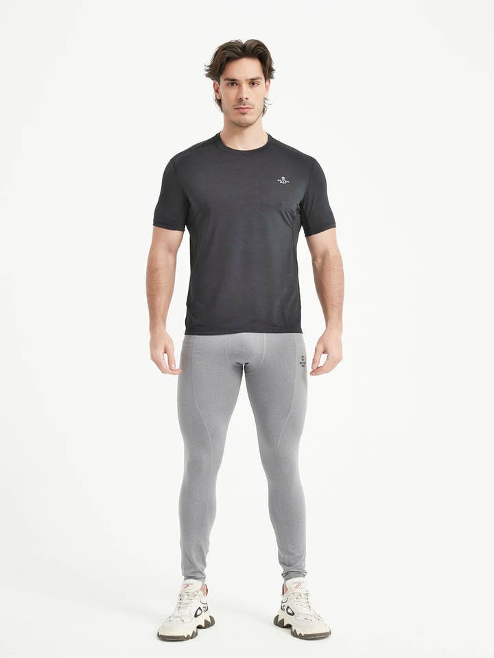 T-shirt à manches courtes pour homme avec empiècement en maille et col rond. pour la vente par Neyo