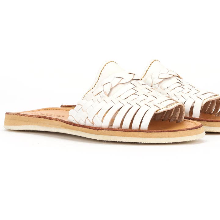 Huarache Toe ouvert Slides Blanc pour la vente par Bottomless Co.
