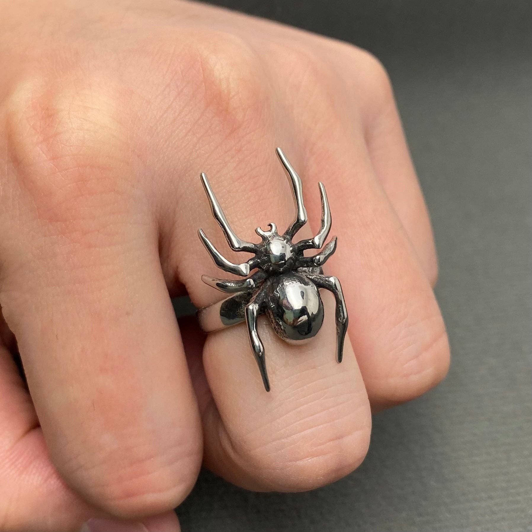 Mio Queena - Wholesale Cocktail/Statement Ring - Gothic Unisex Stainless Steel Spider Ring - MJ/MR0