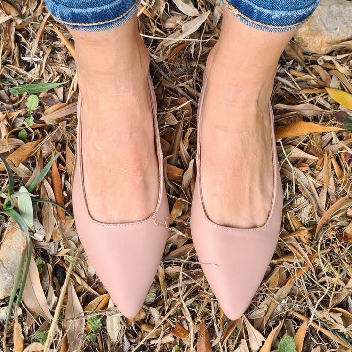 Handmade leather pointy mules in nude pink colour for wholesale by Madammeshushu