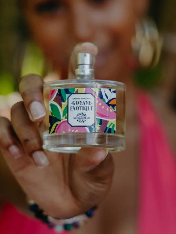 Eau de Toilette Exotic Guava per la vendita all'ingrosso da parte di PARFUMS DES ILES