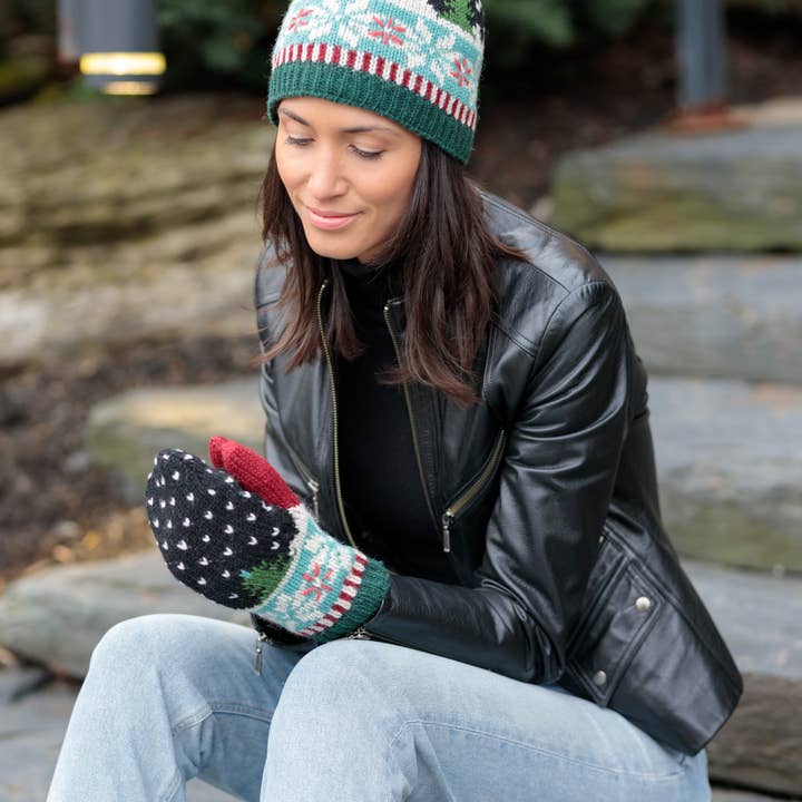 Lost Horizons Knitwear - Wholesale Mittens - Women's - Noel Holiday Wool Knit Mittens with Snowflake Pattern1