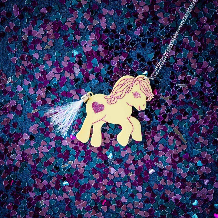 Pendentif Pretty Pony pour la vente par STOP. Jewellery
