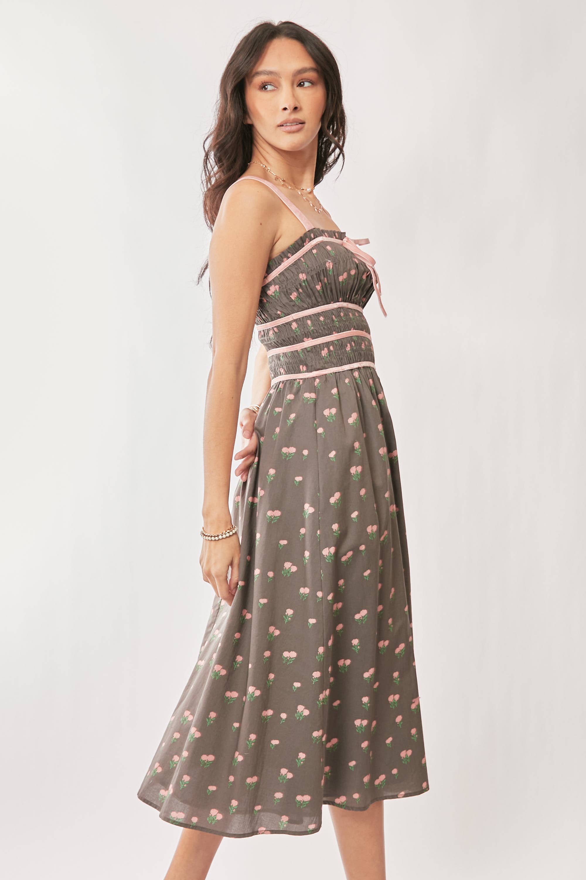 Davi & Dani - Vente Robe – femme - ROBE MIDI EN VELOURS À SMOCKING AVEC PLUS DE CONTRASTE17