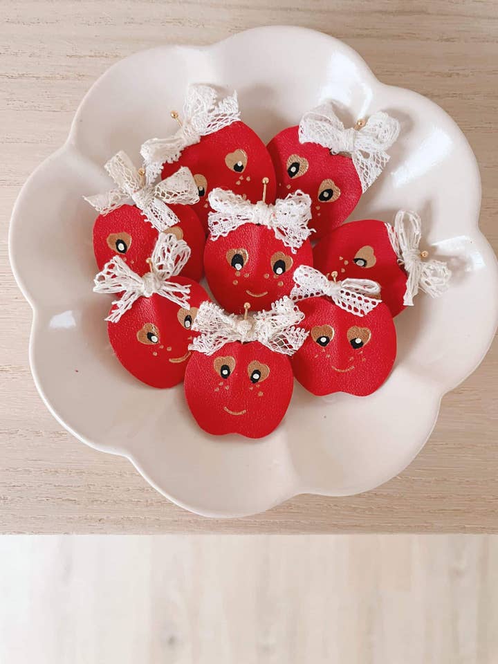 Handmade brooch in upcycled leather – The candy apple for wholesale by du vent dans mes valises