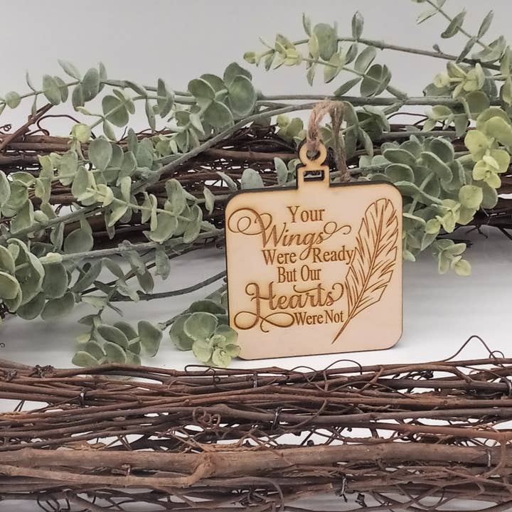 Expressions Engraved - Vente Objets de décoration - Ornement commémoratif en bois gravé au laser avec inscription Your Wings Were Ready Sympathy, étiquette cadeau, souvenir, cadeau, bouleau de la Baltique, sapelli, couleur au choix2
