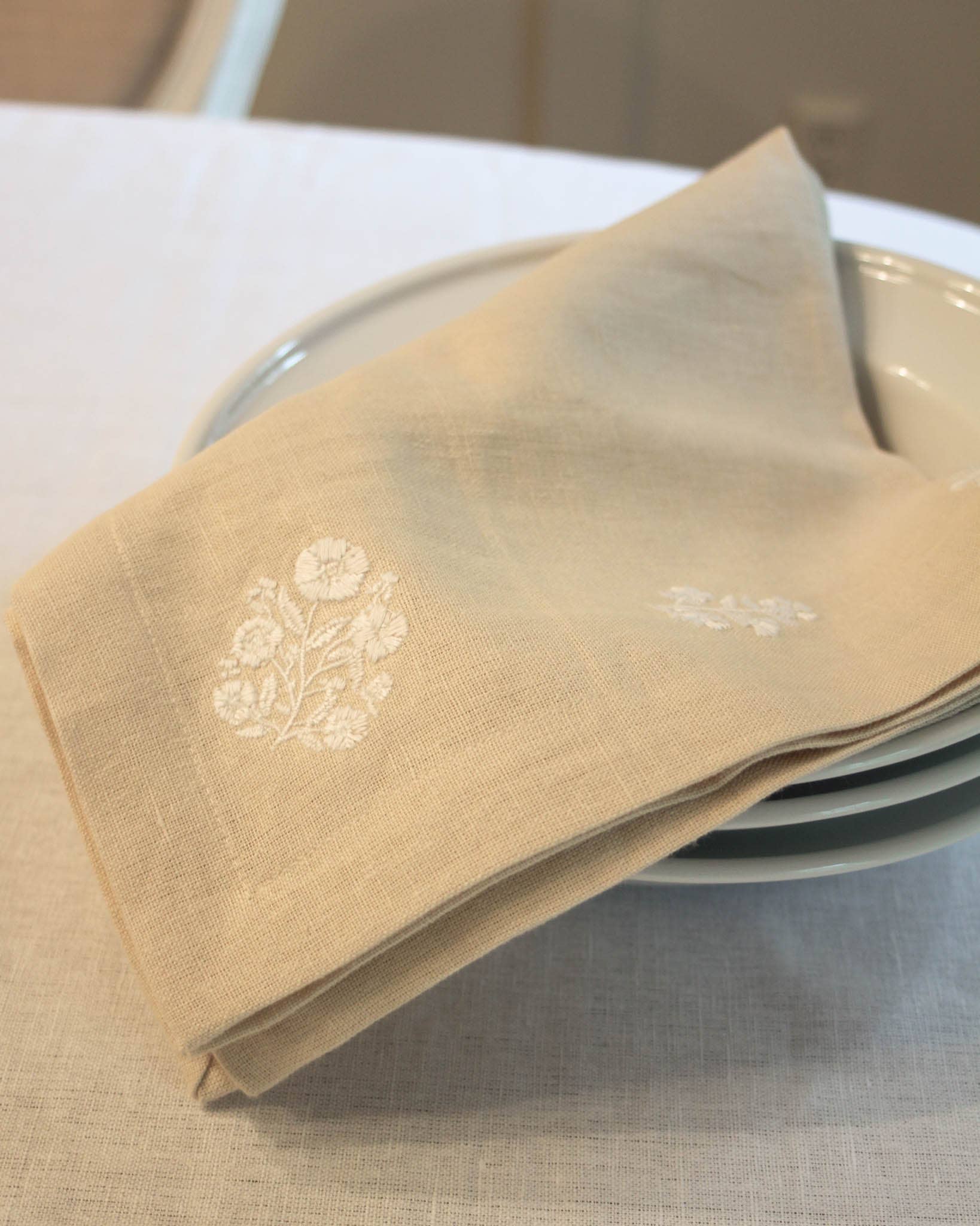 Natural White Embroidered Dinner Napkins in Linen Cotton, Set of Four for wholesale on Faire8