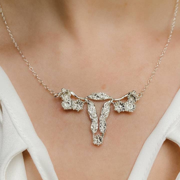Amelia Ray Jewelry - Vendita all'ingrosso Collana con ciondolo/pendaglio - Ciondolo utero con fiori in oro 18k o argento 925 massiccio