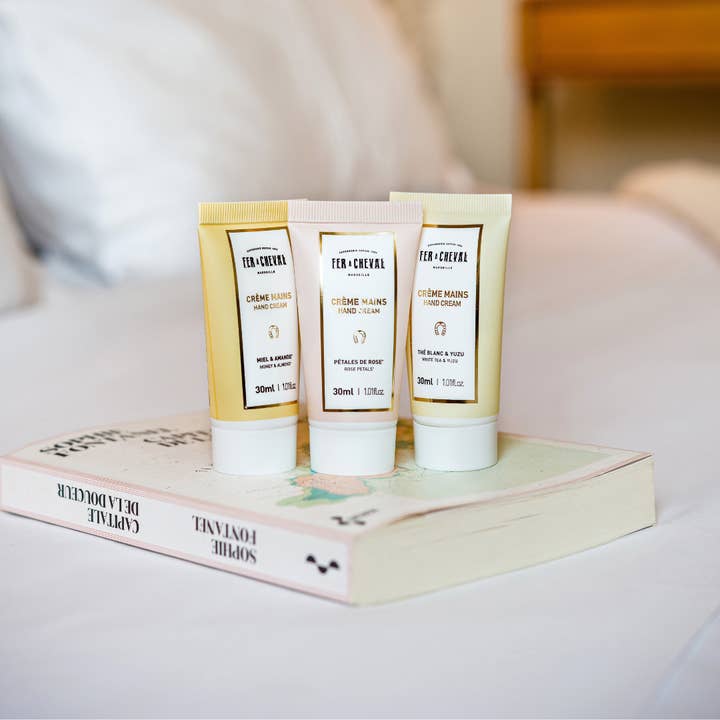 Fer à Cheval US - Vente Crèmes/lotions pour les mains - Crème parfumée pour les mains au miel et aux amandes 1,01 fl oz - +99 % naturelle1