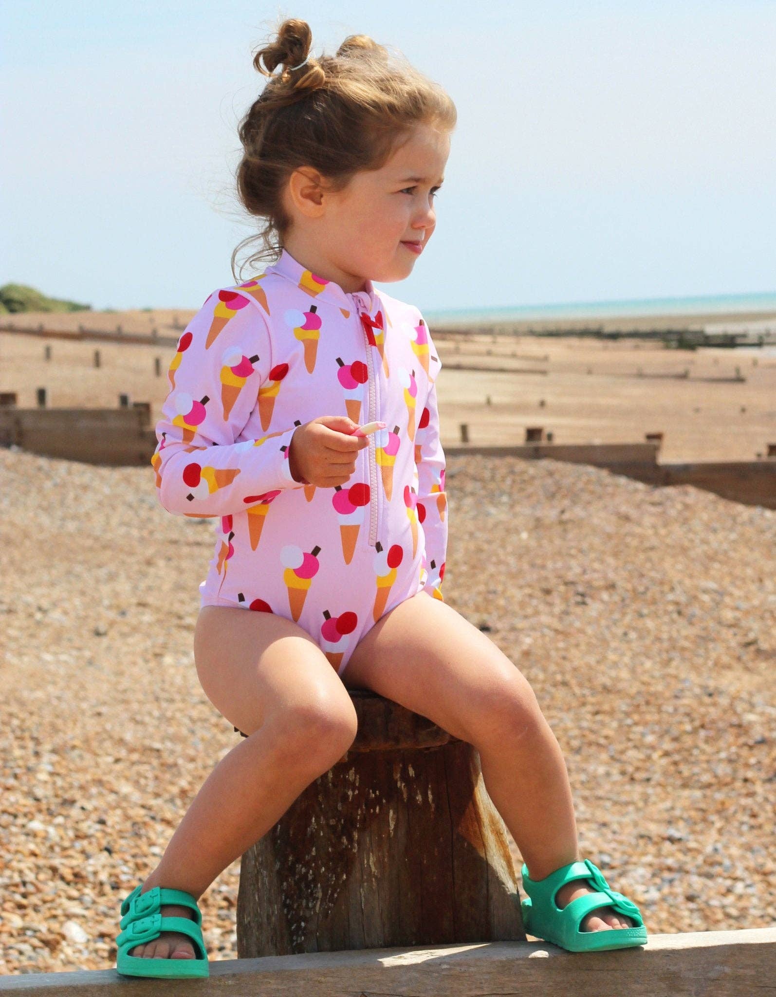 Toby Tiger GmbH - Wholesale One Piece Swimsuit - Kids - Kinder Badeanzug langarm mit Eiswaffel-Druck, UV-Schutz UPF 50+1